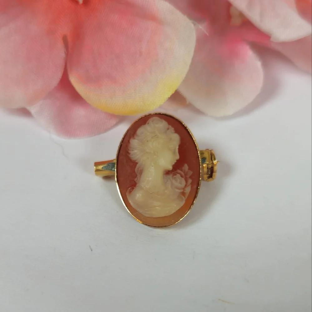 Vintage Cameo Lady & Flower Gold Tone Brooch